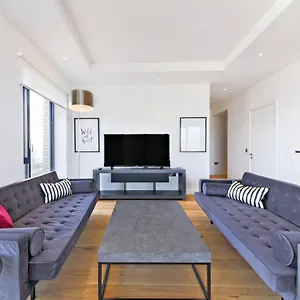 https://rooftop-flat-in-a-new-building.brighton-hotels-england.com