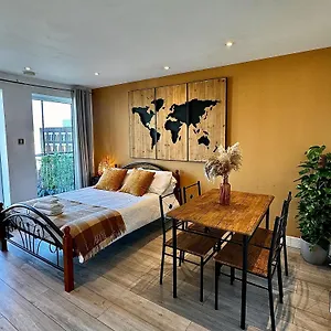 https://entire-flat-with-balcony-and-car-parking.cambridgehotelsuk.com